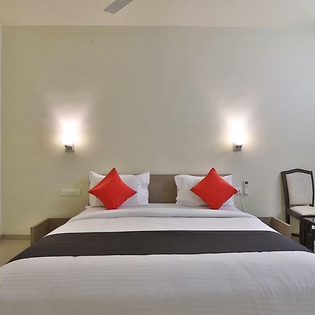 Capital O 47284 Atithi Resort Bharuch Eksteriør bilde