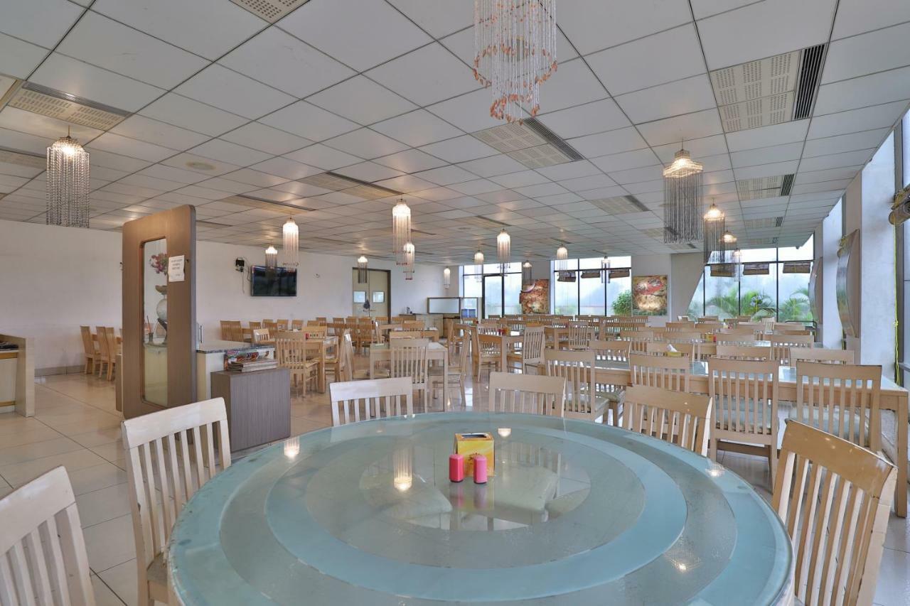 Capital O 47284 Atithi Resort Bharuch Eksteriør bilde
