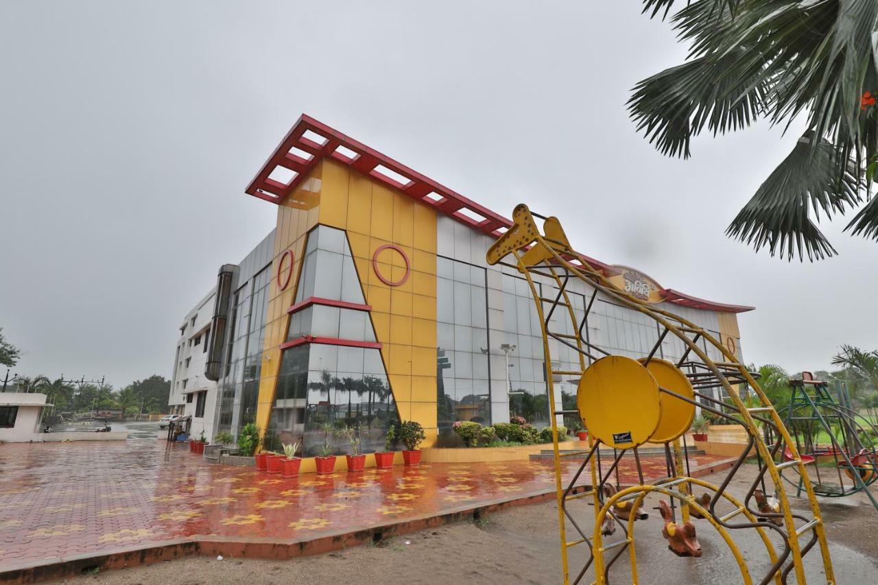 Capital O 47284 Atithi Resort Bharuch Eksteriør bilde