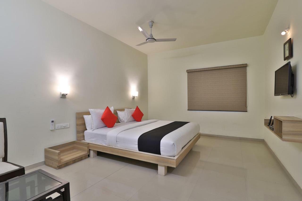 Capital O 47284 Atithi Resort Bharuch Eksteriør bilde