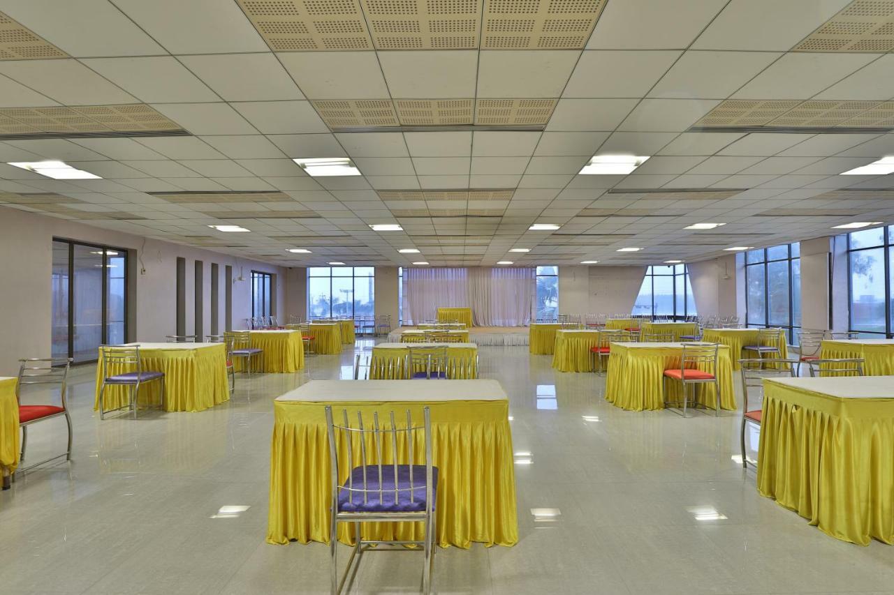 Capital O 47284 Atithi Resort Bharuch Eksteriør bilde