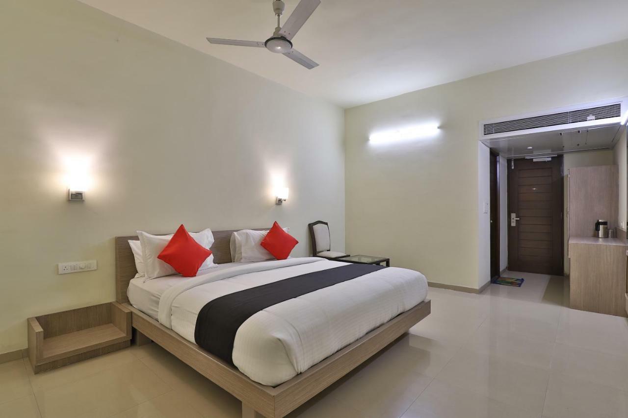Capital O 47284 Atithi Resort Bharuch Eksteriør bilde
