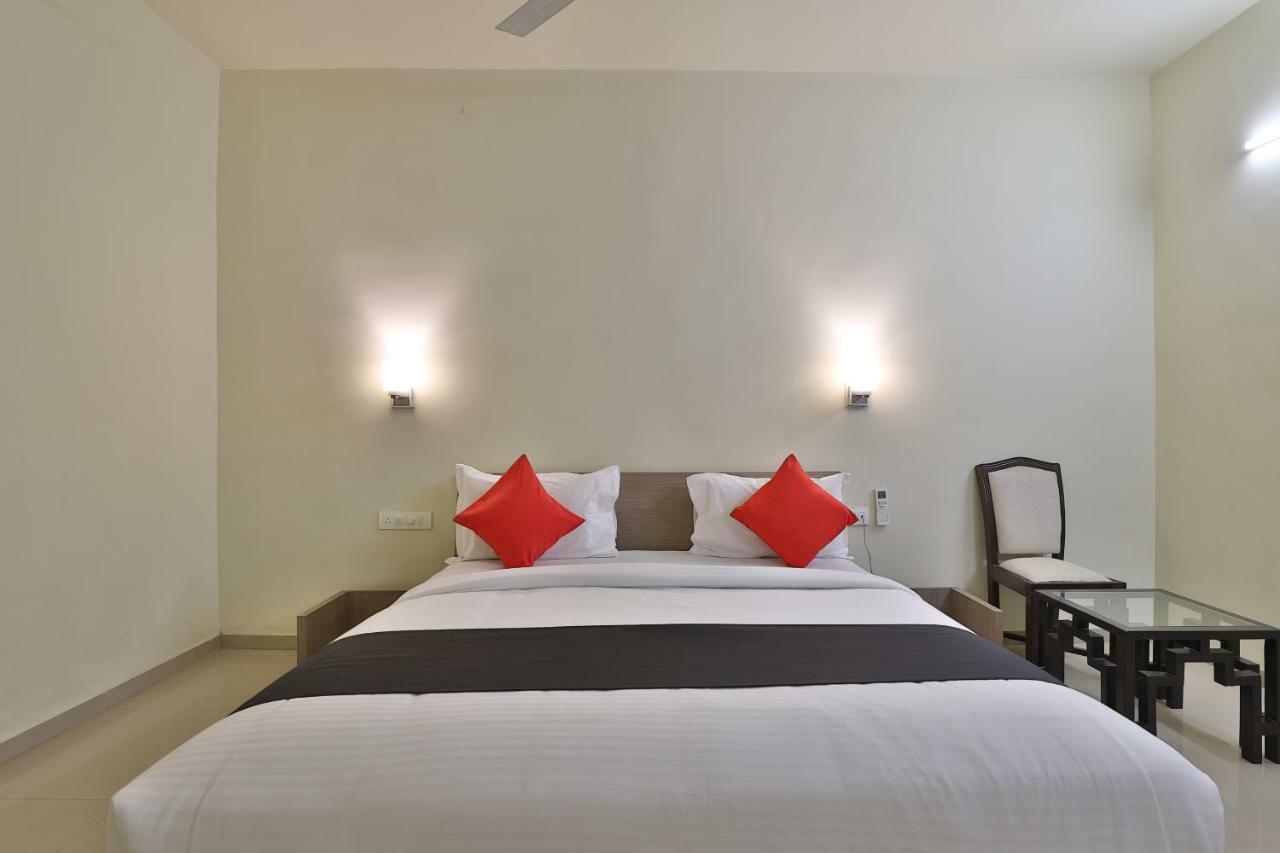 Capital O 47284 Atithi Resort Bharuch Eksteriør bilde